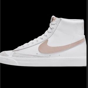 Nike women’s blazer mid 77